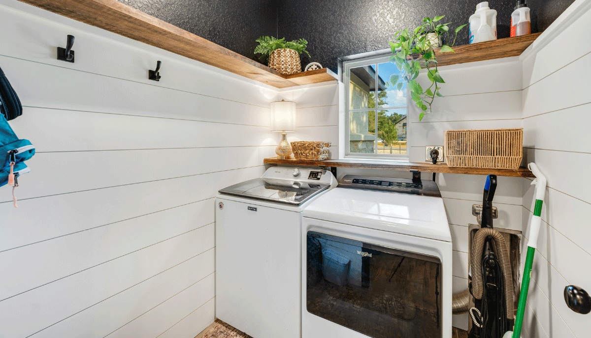 The natural grains complement the farmhouse design so beautifully