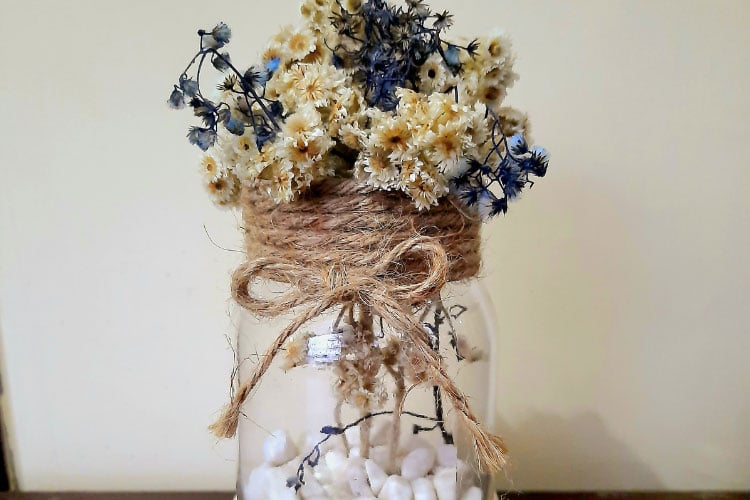 Mason jars are underrated when it comes to farmhouse accessories that offer function and beauty