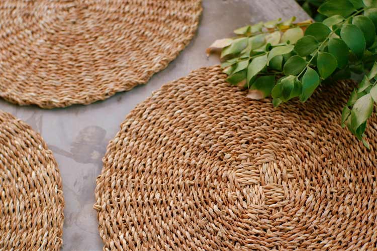 Most of the farmhouse dining table ideas that steal the show incorporate fabrics in a way